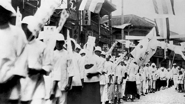 1919年，為響應北京學生，上海也爆發學生遊行。