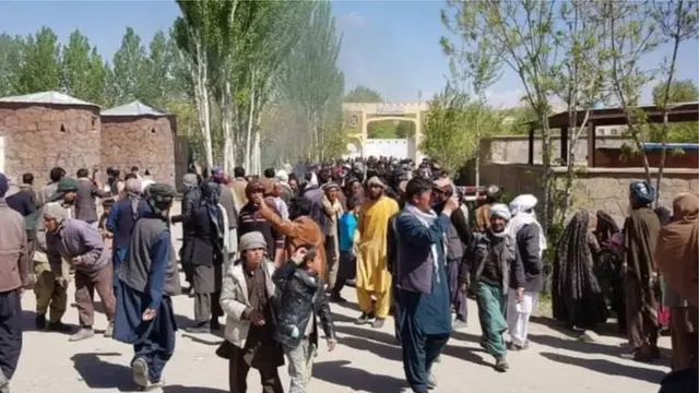 غور