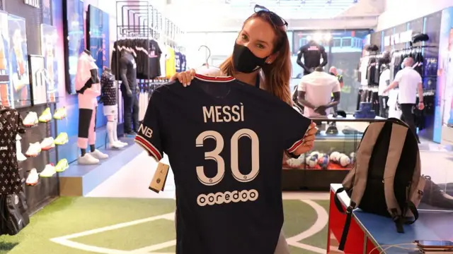 ۱۵۰ هزار پیراهن شماره ۳۰ مسی تنها در عرض هفت دقیقه فروخته شد