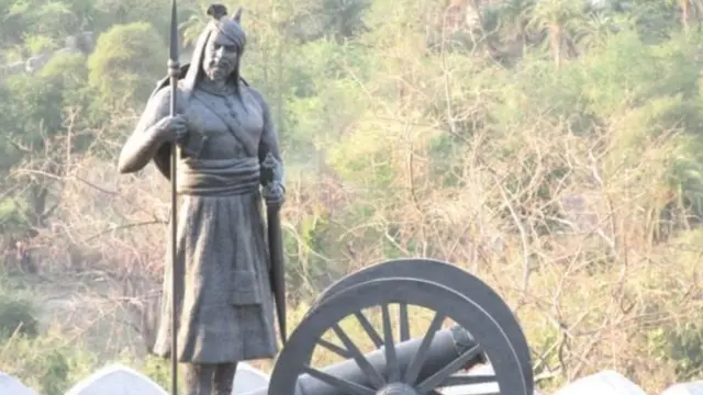 હાકિમ ખાં સૂરીની પ્રતિમા