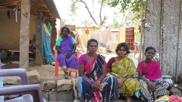 "الخوف من اللعنة" يدفع قرية هندية لمنع ارتداء الأحذية