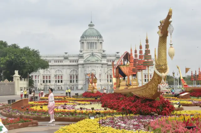 บรรยากาศก่อนเปิดงานอุ่นไอรัก คลายความหนาว "สายน้ำแห่งรัตนโกสินทร์" ณ พระลานพระราชวังดุสิต