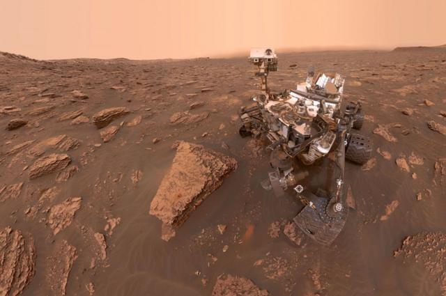 El Curiosity sobre la superficie de Marte.