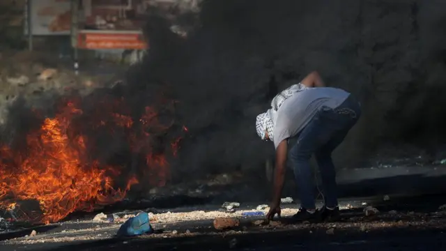 فلسطینی ها در شهرهای کرانه غربی دست به اعتصاب و تظاهرات زده اند