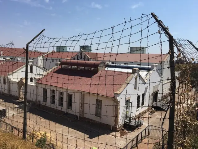 જોહાનિસબર્ગની આ જેલમાં ગાંધી અને મંડેલા બંને કૈદ રહી ચુક્યા છે.