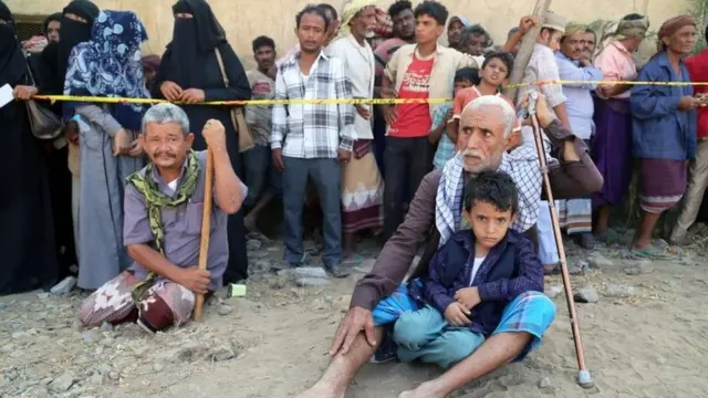 यमन में भूखे लोग