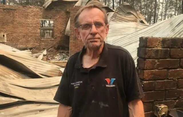 Rumah Warren Smith rusak karena kebakaran semak baru-baru ini di Australia.