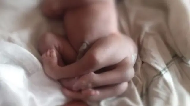 जुळी बाळं