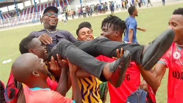 Ndị otu bọọlụ Udala FC na Philip Udala