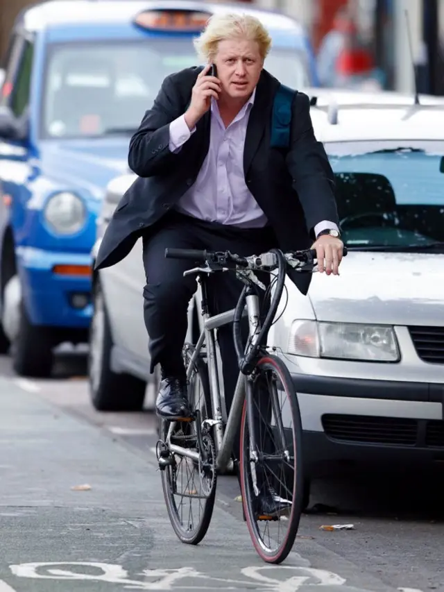 બોરિસ જોન્સનને સાઇકલ ચલાવવાનો શોખ છે.