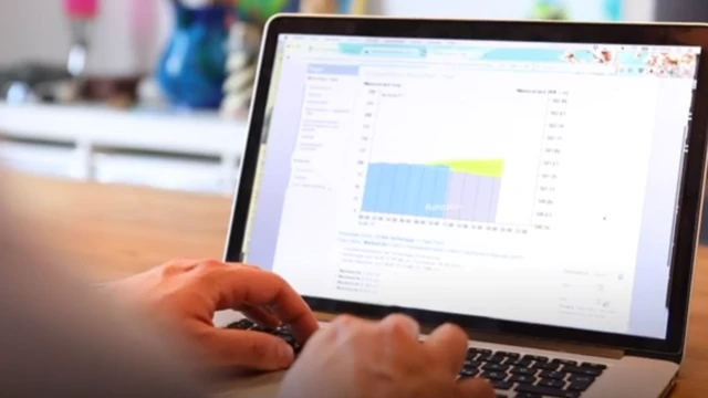 পানির তাপমাত্রা, স্রোতের গতি এসব ইন্টারনেটে দেখে নিচ্ছেন তিনি