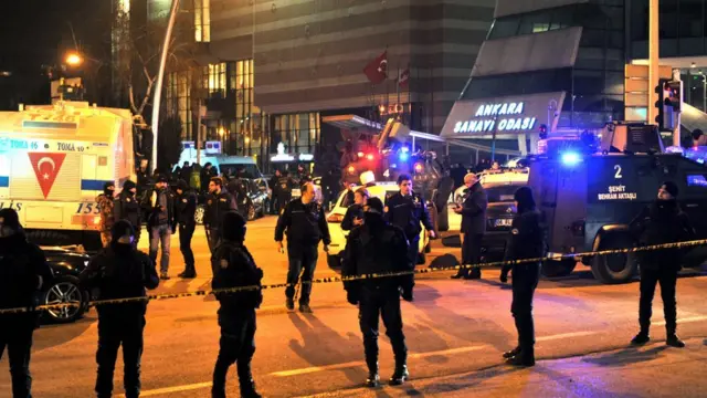 เจ้าหน้าที่เข้ารักษาความปลอดภัยอย่างแน่นหนาในพื้นที่เกิดเหตุ