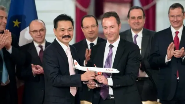 Rusdi Kirana (kiri) direktur Lion Air dan Fabrice Bregie, pimpinan Airbus