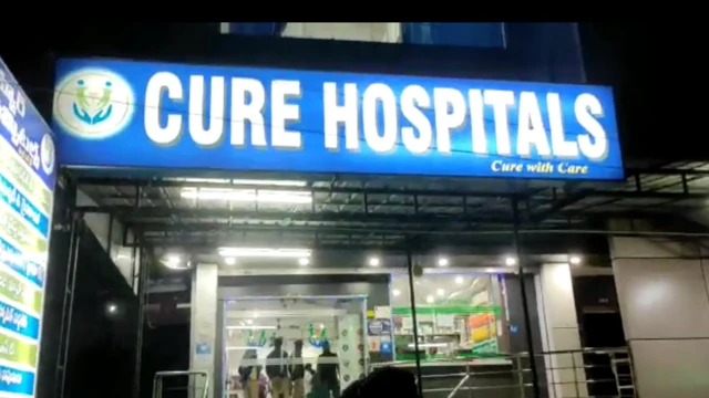 ఆస్పత్రిలో విద్యార్థినికి చికిత్స