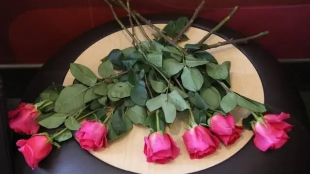 Qızılgül və qərənfilin 1 kiloqramından ötrü 1 dollar gömrük idxal rüsumu alınacağı bildirilir.