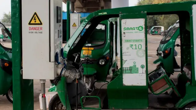 ई-रिक्शा चार्जिंग