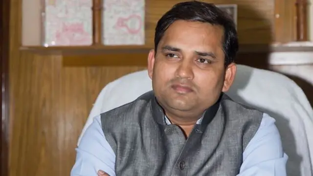 अयोध्या के ज़िलाधिकारी अनुज कुमार झा