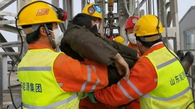 คนงานเหมืองได้รับการช่วยชีวิต