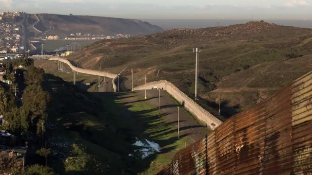 Valla en la frontera entre EE.UU. y México