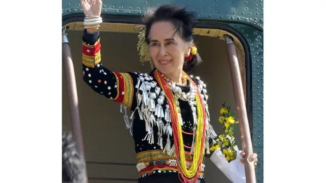 ဒေါ်အောင်ဆန်းစုကြည်ဟာ ဒီနှစ်စစချင်းမှာပဲ ကချင်ပြည်နယ်ကို သွားထားတာပါ။