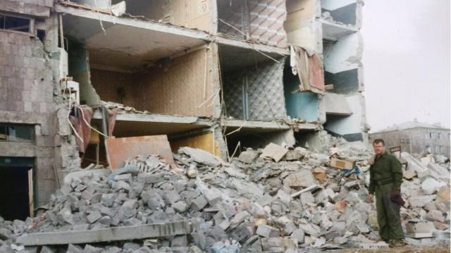 Развалины многоэтажки в Спитаке, 1988