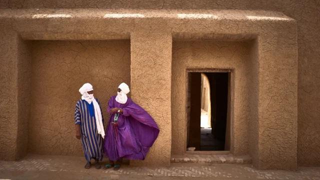 Ranar Laraba, an hango wadannan mutanen biyu a wajen wani masallaci a Timbuktu kwana guda bayan an bai wa gwamnatin Mali da Unesco euro a matsayin alamar karramawa. Hakan ya faru ne bayan shari'ar kotun ICC wadda ta samu wani mai ikirarin jihadi da laifin rusa wuraren tarihi a birnin.