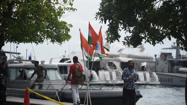 भारत और मालदीव के झंडे