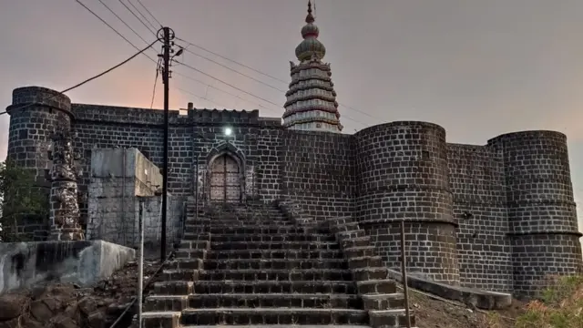 औंध मूळपीठ डोंगर