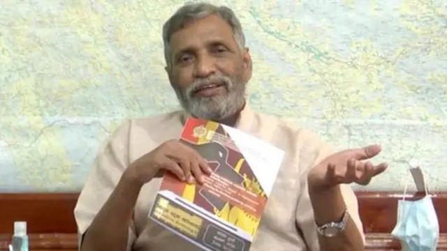 මැතිවරණ කොමිෂන් සභාවේ සභාපතිවරයා විසින් සෞඛ්‍ය මාර්ගෝපදේශ මාලාව ගැසට් නොකිරීම ගැන විස්තර කරන අයුරු.