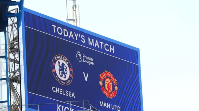 predictions don dey roll in favour of Man U