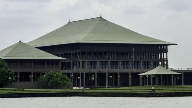 இலங்கை முஸ்லிம் விவகாரங்களில் மாற்றங்களை கொண்டு வர அரசாங்கம் முயற்சி
