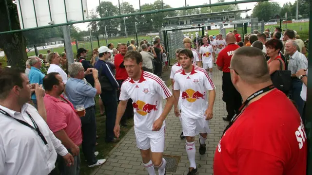 Los jugadores del RB Leipzig en uno de sus primeros partidos en 2009, año en el que fue fundado.