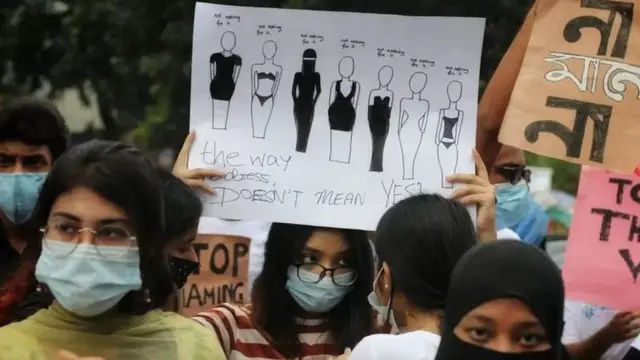 নোয়াখালিতে নারী নিগ্রহের একটি ঘটনার প্রতিবাদে বিক্ষোভের সময় তোলা ছবি