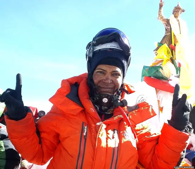 यावर्षी एव्हरेस्ट समीट झाल्यानंतर टिपलेलं हे छायाचित्र.