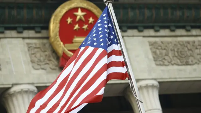 美国国旗在北京人民大会堂前