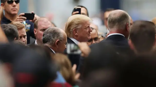 امریکا سترې محکمې د دوشنبې په ورځ د ولسمشر ټرمپ د کډوالۍ فرمان ته د لنډمهال لپاره د پلي کولو اجازه ور کړه.