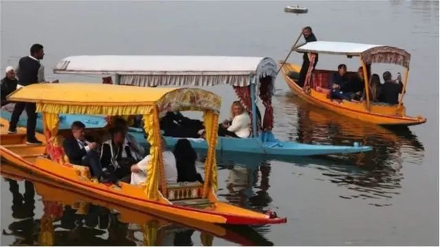 પ્રવાસીઓ