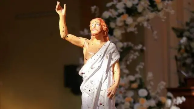 মূর্তিতে রক্তের দাগ