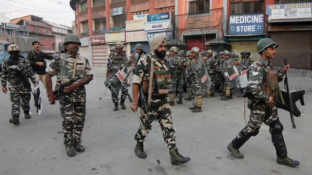 काश्मीर संचारबंदी