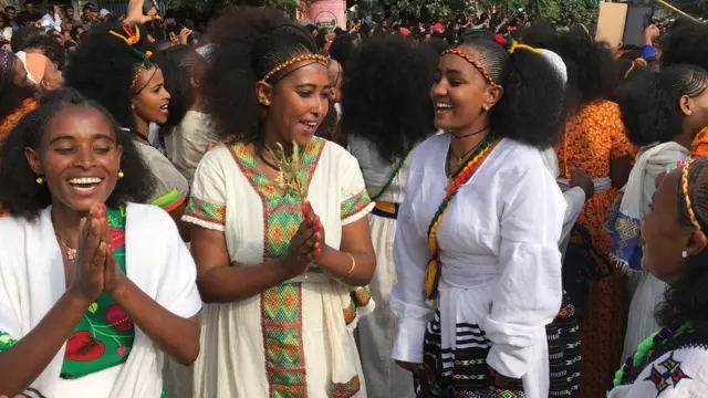 ኣሸንዳ ኩል ግዘ ወርሒ ነሓሰ ክሳብ ክልተ ሰሙን ዝበጽሕ፡ ብባህላዊ ደርፍታት፣ ሰዓዕስዒትን ጽባቐን ተሰንዩ ይብዓል