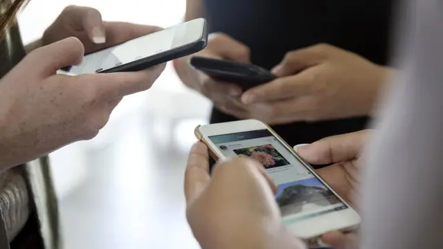 В нужном месте в нужное время: взлету "Фейсбука" способствовало появление недорогих мобильных устройств, подключенных к интернету