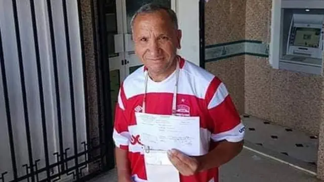 Shabiki wa Club Africain baada ya kuchanga fedha