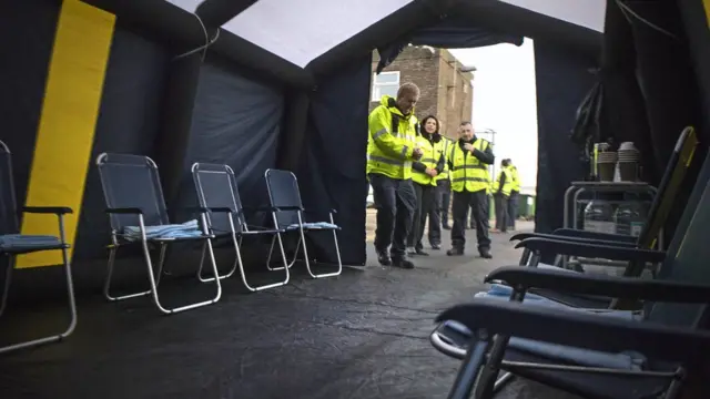 چادری که پناهجویان در بدو ورود به آن منتقل می‌شوند