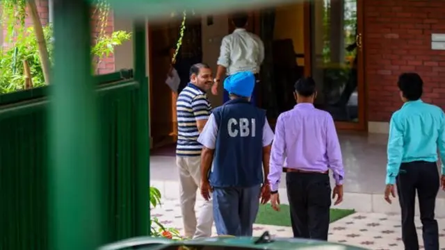 ਸੀਬੀਆਈ ਨੇ ਸ਼ੁੱਕਰਵਾਰ ਨੂੰ ਦਿੱਲੀ ਦੇ ਉਪ ਮੁੱਖ ਮੰਤਰੀ ਮਨੀਸ਼ ਸਿਸੋਦੀਆ ਦੇ ਘਰ ਛਾਪੇਮਾਰੀ ਕੀਤੀ