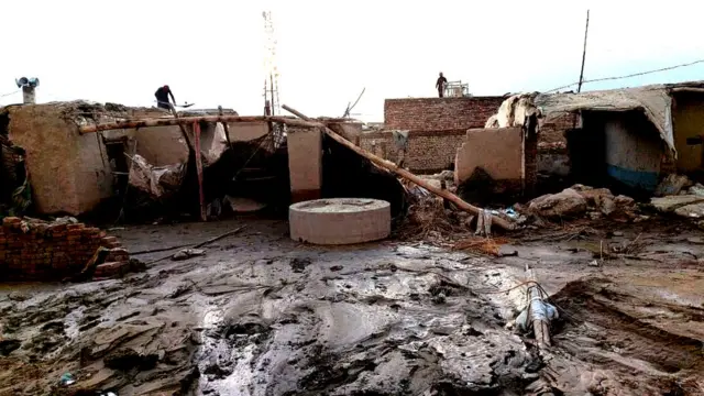 سیلاب کی تباہ کاریاں