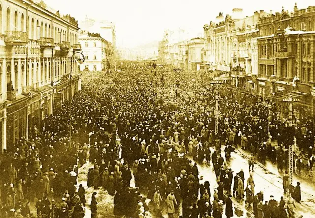 Хрещатик, одна з перших маніфестацій киян під час Лютневої революції