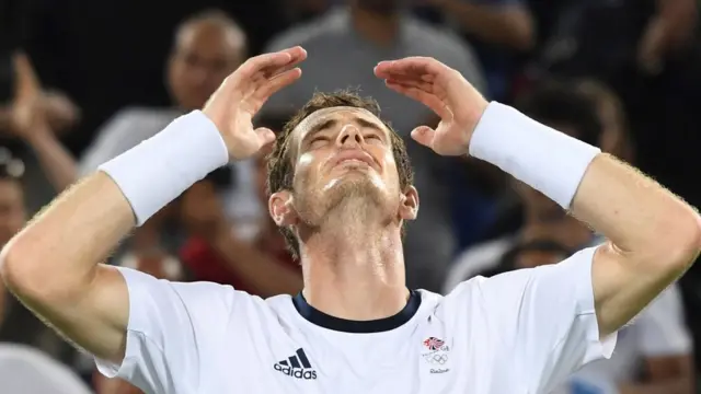 Andy Murray celebra el oro olímpico.