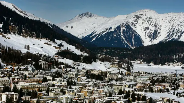 Nakvi, her yıl Davos'ta organize edilen Dünya Ekonomik Forumu'nun düzenli katılımcılarındandı.