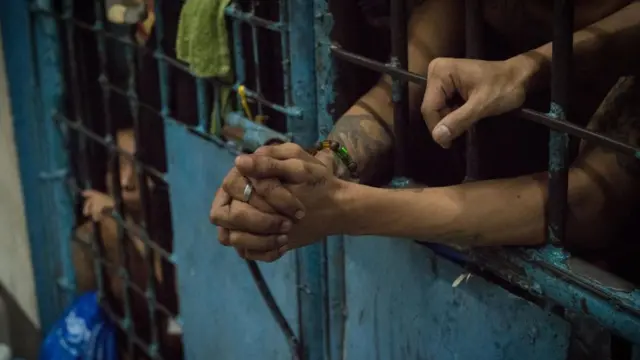 අත්අඩංගුවේ පසුවන සැකකරුවන්