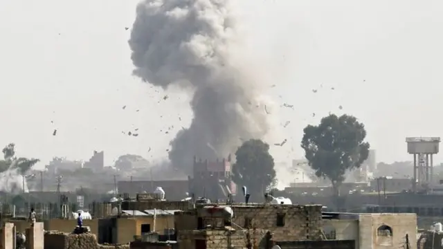 ইয়েমেনে সৌদি নেতৃত্বাধীন কোয়ালিশনের বিমান হামলা